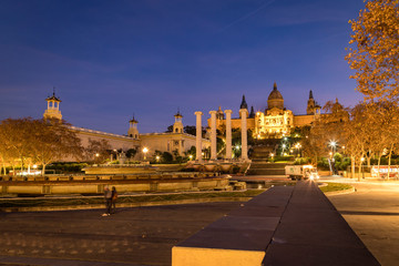 Obraz premium night skies over the catalonian art museum in barcelona