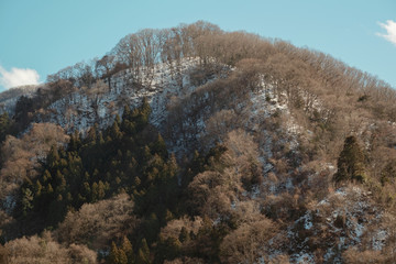 雪降った山