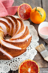 Leckerer Gugelhupf mit Zuckerguss