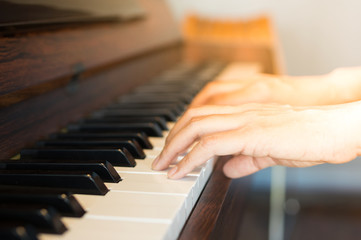 Obraz premium Musician hand playing piano keyboard.