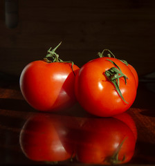 fresh red tomatoes on the kitchen table