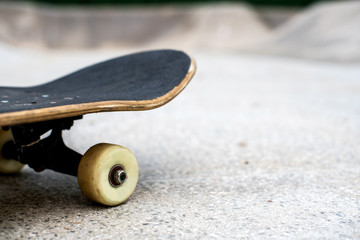 Skateboard close up on a skate park background © Henrique