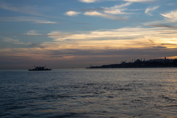 Naklejka na ściany i meble Istanbul skyline sunset