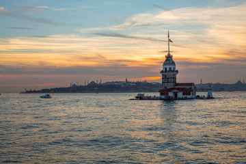 Naklejka premium Istanbul skyline sunset