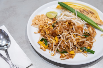 Pad Thai Goong Sod (Fried Rice Sticks with Shrimp), Fried noodle Thai style with prawns