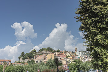 Italia Liguria Ventimiglia veduta del borgo dalla città nuova