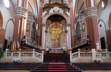 Obraz premium Main altar in Basilica di San Petronio, huge and beautiful cathedral in Bologna, Italy