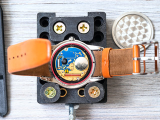 open quartz wristwatch for replacing battery