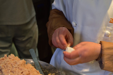 小籠包作り(making dumpling)