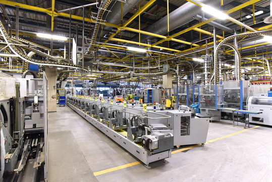 moderne Maschinen/ Technik in einer Industrieanlage - Großdruckerei // modern machines/ technology in an industrial plant - large printing plant