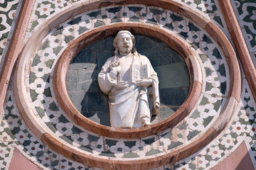 Obraz premium Christ Giving a Blessing, Portal of Cattedrale di Santa Maria del Fiore (Cathedral of Saint Mary of the Flower), Florence, Italy 