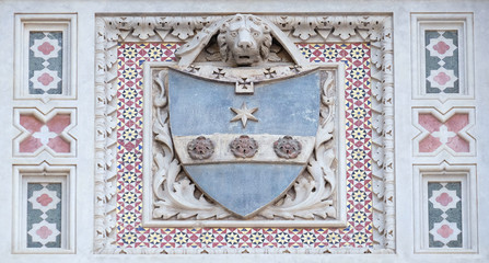 Coats of arms of prominent families that contributed to the facade., Portal of Cattedrale di Santa Maria del Fiore (Cathedral of Saint Mary of the Flower), Florence, Italy 