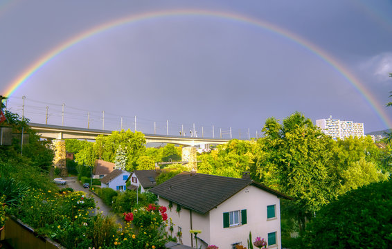 Regnbogen &uuml;ber Eisenbahnbr&uuml;cke