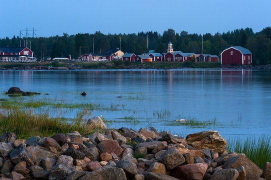 vista sul fiume Tornio in estate, finlandia