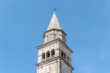 Fototapeta na wymiar Kirchturm von Sankt Nikolaus in Pazin in Kroatien