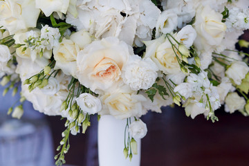 a large bouquet of white roses, texture