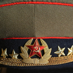 Sowjetstern an Soldatenmütze