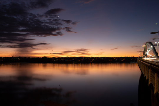 Nascer do Sol Lago Ponte e Lua