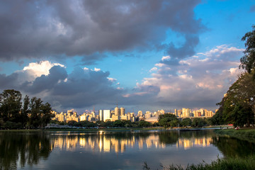 Naklejka premium Skyline of Sao Paulo city and reflex in lake