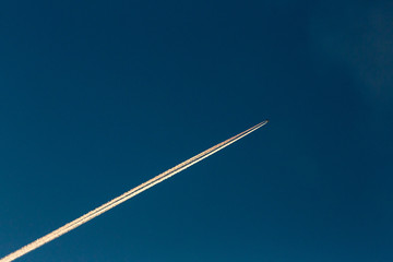 Fototapeta premium Avion dans le ciel