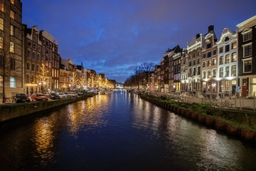 Naklejka premium Amsterdamer Grachten im Abendlicht
