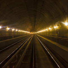 Fototapeta na wymiar Binario ferroviario tunnel