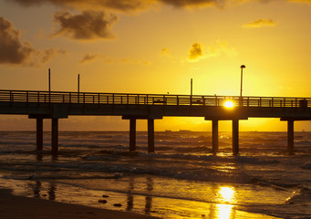 Fototapeta premium Sun rise behind pier in Port Aransas Tx