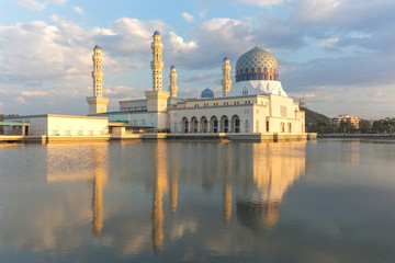 Fototapeta premium Masjid Bandaraya in Kota Kinabalu, Malaysia