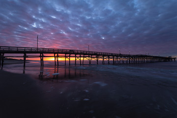 Obraz premium Sunrise at a NC Pier