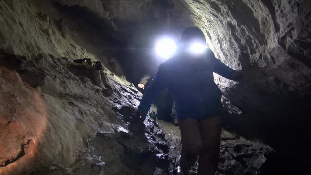 Cavers moving in open passage
