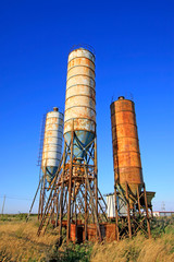 Idle concrete mixing equipment