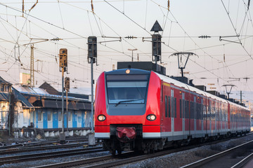 Obraz premium red passenger train