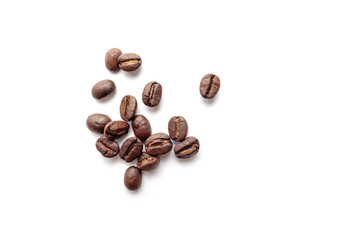 Naklejka premium Coffee beans isolated on white background. Close-up.
