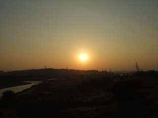 多摩川に沈む夕日