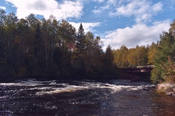 Cascades sur une rivière du Québec, Canada