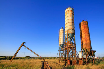 Idle concrete mixing equipment