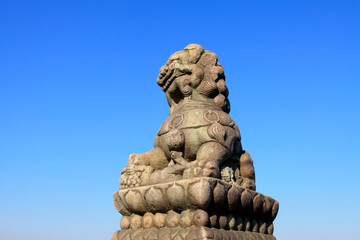 Fototapeta na wymiar stone lion on bridge railing, China