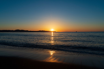 Fototapeta premium 波静かな北条海岸の夕日