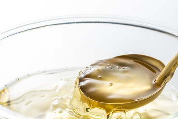 お玉杓子で味醂を掬う