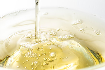 お玉杓子で味醂を掬う