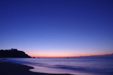 Fototapeta premium 夜明けの海岸