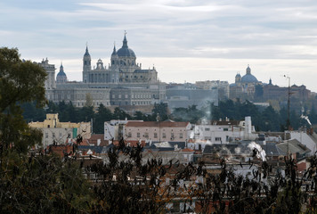 Fototapeta premium Beautiful view of the cathedral in Madrid from the observation deck.