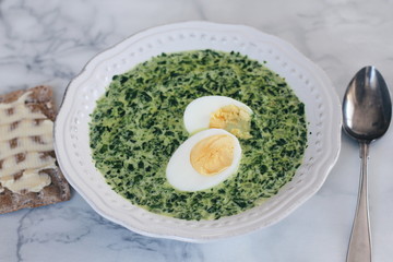 Spinach soup with egg