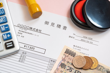 見積書　取引　ビジネスシーン