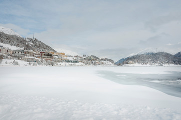 St. Moritz, St. Moritzersee, Bergsee, Winter, Wintersport, Oberengadin, Corviglia, Alpen, Graubünden, Schweiz