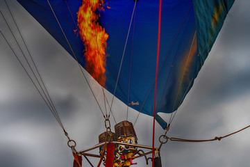 バルーンフェステバルでガスバーナーをたくバルーン © masahiro