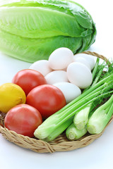 野菜の盛合わせ（ロメインレタス、フェンネル、トマト、卵、レモン）
