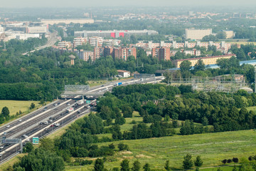 Paesaggio pianura padana con autostrada