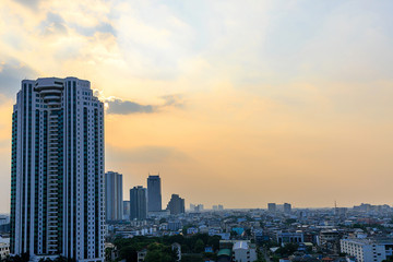 Fototapeta na wymiar Bangkok cityscape. Bangkok night view in the business district. at twilight