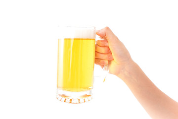 グラスを持ちビールを飲む若い女性